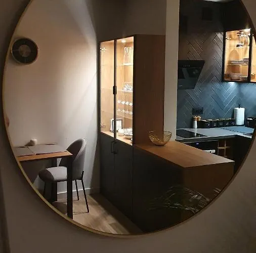 Between كراكوفيا