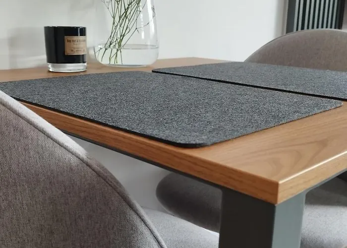 Between كراكوفيا